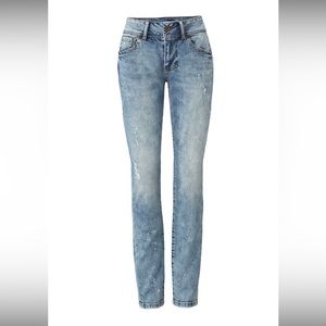 Cabi #5492 Cinch Skinny Size 10